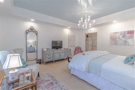 Elegant Rooms in Urbanna, VA - The Chesapeake Inn — The Chesapeake Inn