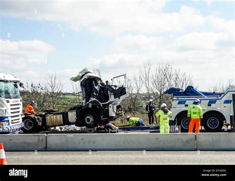 Crash m1 motorway hi-res stock photography and images - Alamy