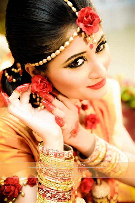 Beautiful Floral Jewellery Bengali Bride, Bengali Wedding, Desi Wedding, Wedding Poses, Wedding ...