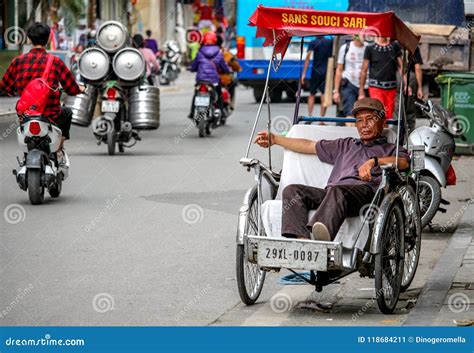 Motorbike taxi Hanoi editorial photo. Image of town - 118684211