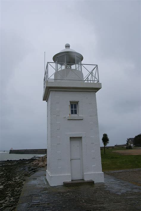 Neal's Lighthouse Blog: Barfleur Antérieur Lighthouse, Barfleur ...