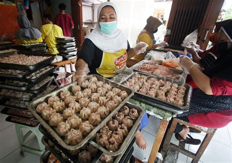 BISNIS UMKM KULINER DIM SUM | ANTARA Foto