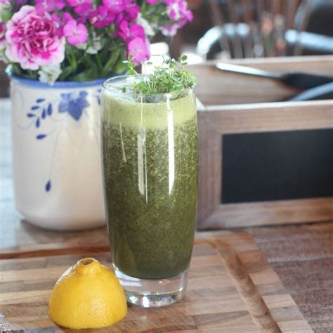 Spring Green Smoothie with Broccoli Microgreens – Hamama