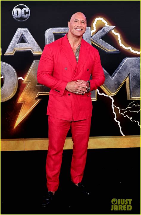 Photo: dwayne johnson bright red suit to nyc black adam premiere 08 ...