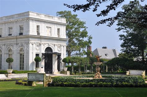 Rosecliff Mansion in Newport – Stock Editorial Photo © sainaniritu ...