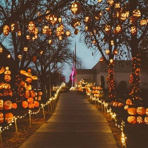 30 Awesome Outdoor Halloween Decorations Ideas (2) - House8055.com