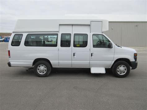 2014 Econoline Ford E350 2 Passenger and 3 Wheelchair Van