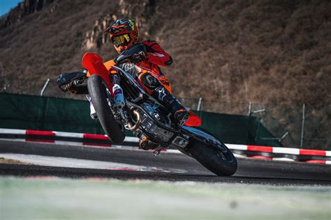 KTM 450 SMR 2024: Embrace the Power of Speed and Racing Heritage - InsightConvey