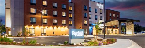 Pet-Friendly Hotel in South Medford | Fairfield Inn & Suites Medford