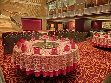 What Size are Most Banquet Hall Round Tables? | National Event Supply