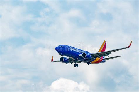 Southwest Airlines Boeing 737 Takes Off Editorial Photo - Image of ...