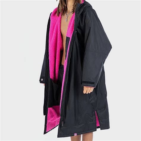 13 Best Changing Robes To Keep Warm On The Beach | Glamour UK