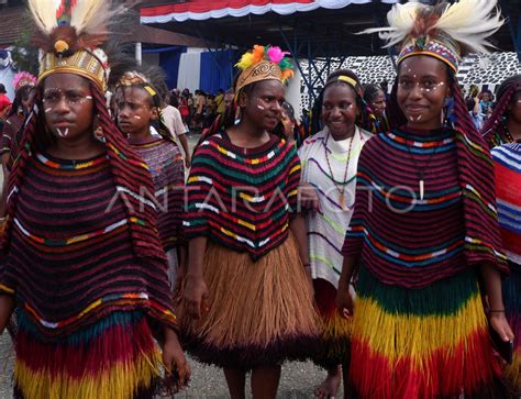 PAKAIAN SALI PEGUNUNGAN WAMENA PAPUA | ANTARA Foto