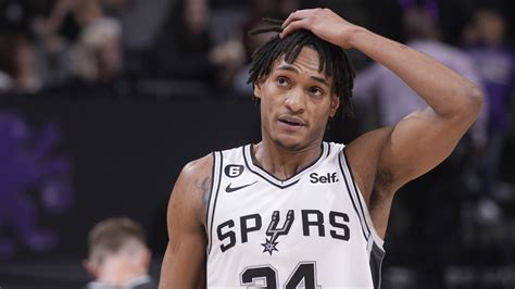 Spurs' Devin Vassell (knee) out indefinitely | NBA.com