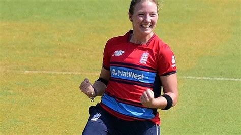 England defeat Australia in tri-series opener