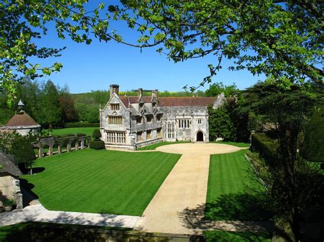 Athelhampton House and Gardens on AboutBritain.com