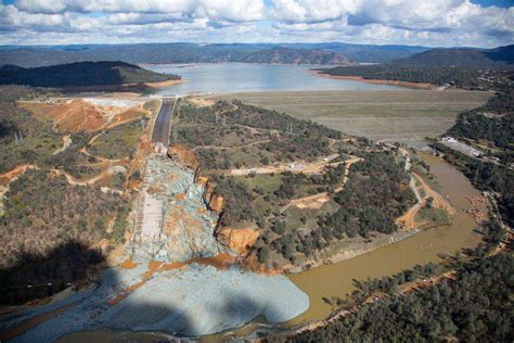 Oroville Dam: A story of a catastrophe told through photos