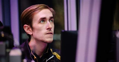 Quinn Lists the Current Top Mids in Dota 2