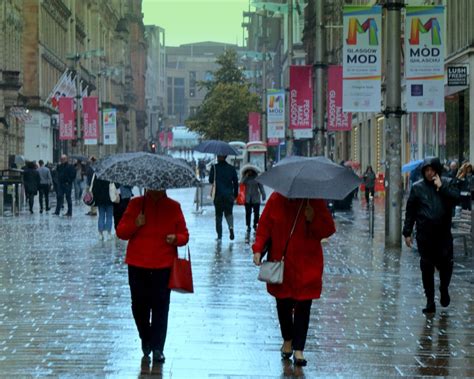 Scotland weather - Flooding, heavy rain and high winds bring travel chaos for Scots amid Met ...