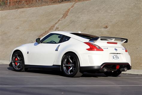 Nissan 370Z Nismo left rear three quarter view | Alain Gayot Photos Gallery