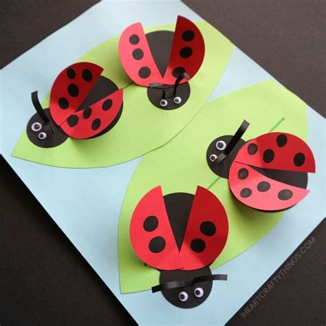 How To Make A Paper Ladybug Craft - I Heart Crafty Things