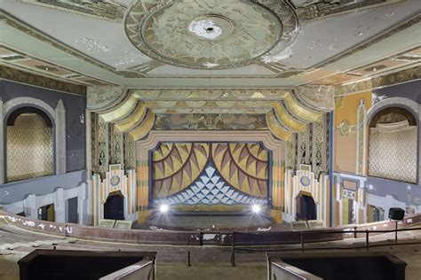 Stunning Photos of Old Movie Theaters Across the United States