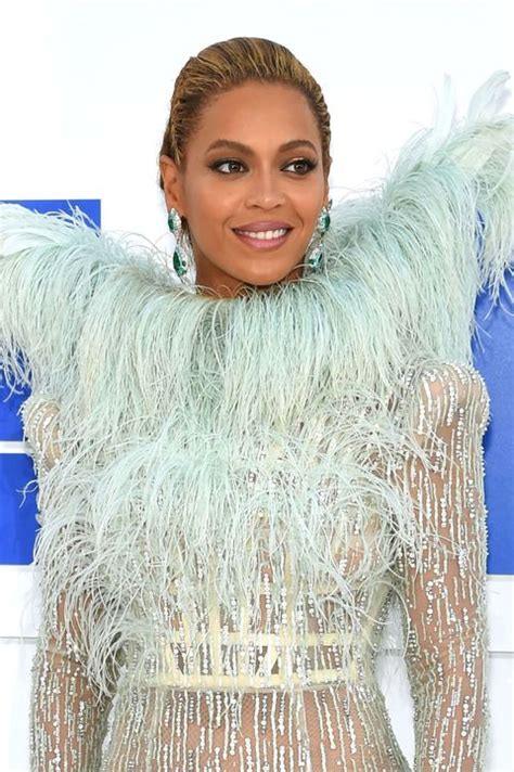 Beyonce in Pale Blue Francesco Scognamiglio Dress at the 2016 VMA ...