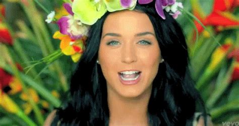 'Roar' de Katy Perry en 7 GIFs - aMENzing