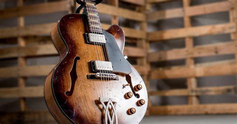 Electric Guitar Bodies: The Sonic Differences Between Solid, Semi-hollow,...