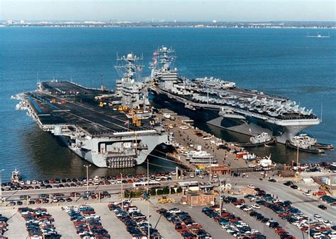 Файл:USS Dwight D. Eisenhower (CVN-69) and USS John C. Stennis (CVN-74) in Norfolk.jpg