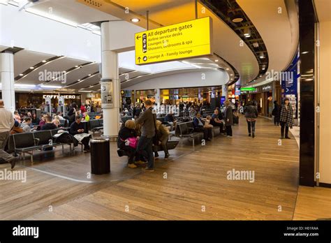 London Heathrow Airport Terminal 5 Stock Photo - Alamy