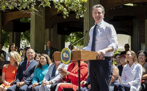 Gov. Gavin Newsom visits City College, shares news of second year free ...