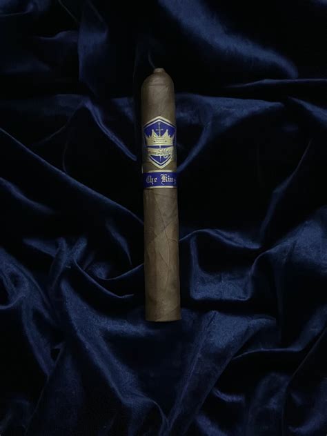 The King – CROWN MAJESTY CIGARS