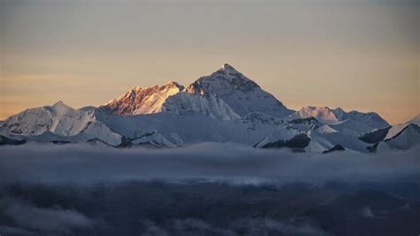 Premium Photo | Sunrise mount everest