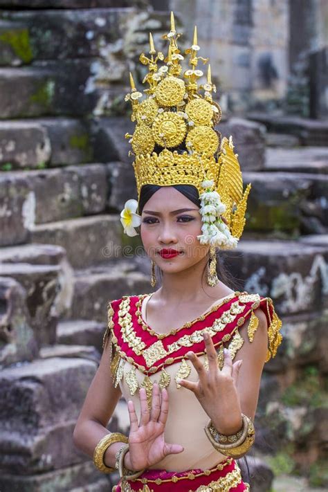 Cambodians Apsara dancers editorial photo. Image of apsara - 105957126