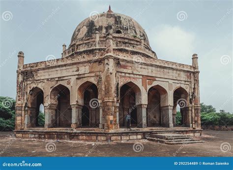 Bhool Bhulaiya this Octagonal Tomb Was Built on the Orders of Akbar for Adham Khan. Mehrauli ...