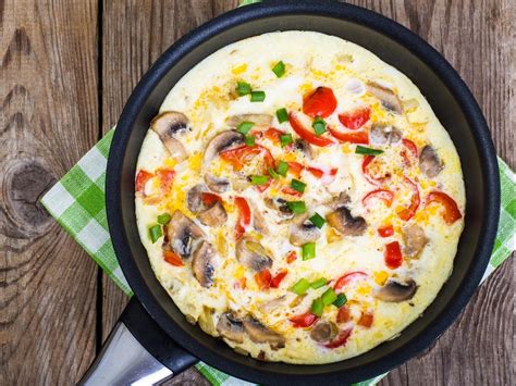 Mushroom and Pepper Egg White Omelet Recipe and Nutrition - Eat This Much