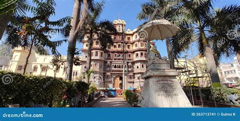 Rajwada Palace & Rani Ahilya Bai Holkar Statue Editorial Photo - Image of attraction, king ...