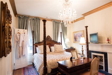 Renaissance Room | Justine Inn Savannah