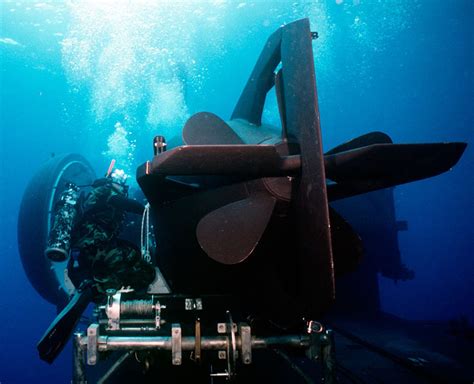 Here's The Wild Underwater Vehicle Navy SEALs Use On Stealth Missions ...