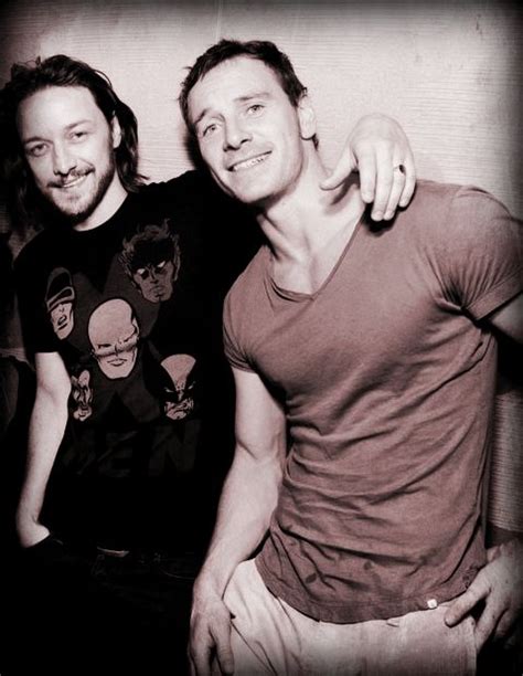 James McAvoy and Michael Fassbender at ComicCon 2013 | Hombres famosos, Actores, Michael fassbender