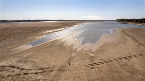 Drought Snarls Mississippi River Transit in Blow to Farmers From ...