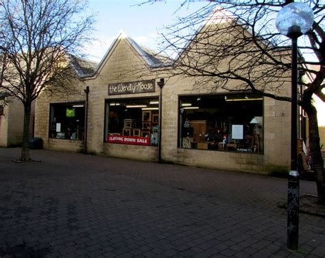 Wendy House closing down sale,... © Jaggery cc-by-sa/2.0 :: Geograph Britain and Ireland