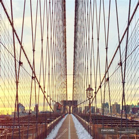 Brooklyn bridge at sunset — outdoors, tourism - Stock Photo | #124544512