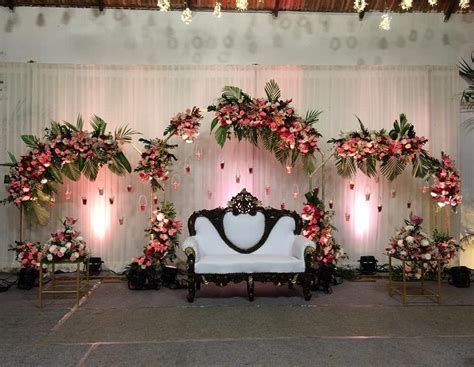 Simple and Elegant Reception Stage Decor