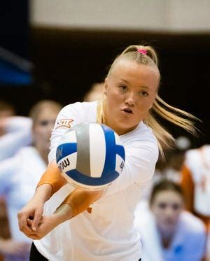 Freshman Emma Halter shines for Texas Final Four volleyball team