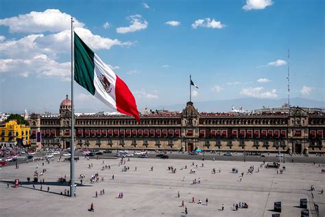 Zócalo in Mexico City - Explore the Heart of the Historic District at ...