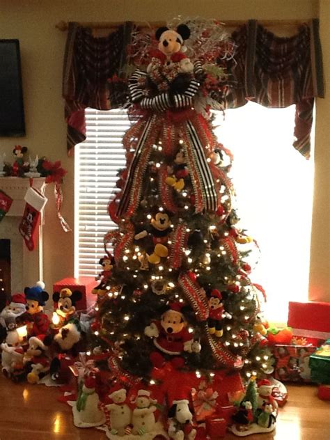 1000+ images about Mickey and Minnie Christmas Tree on Pinterest ...