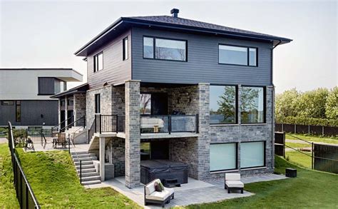 Black House | the beauty of black siding | Gambrick