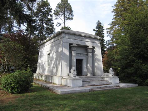 File:Woodlawn Cemetery Bronx 009.jpg - Wikimedia Commons